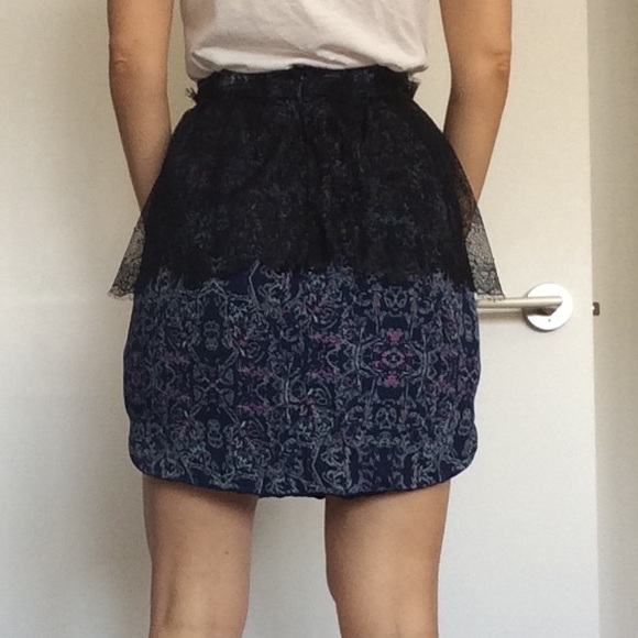 Designer skirt with lace layer - Picture 8 of 8